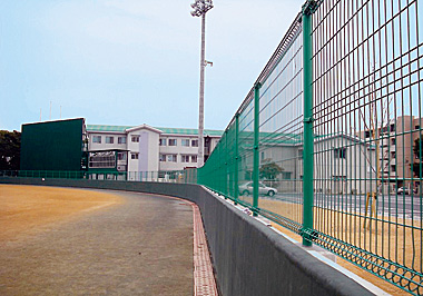 野球場外周フェンス（豊川高等学校）