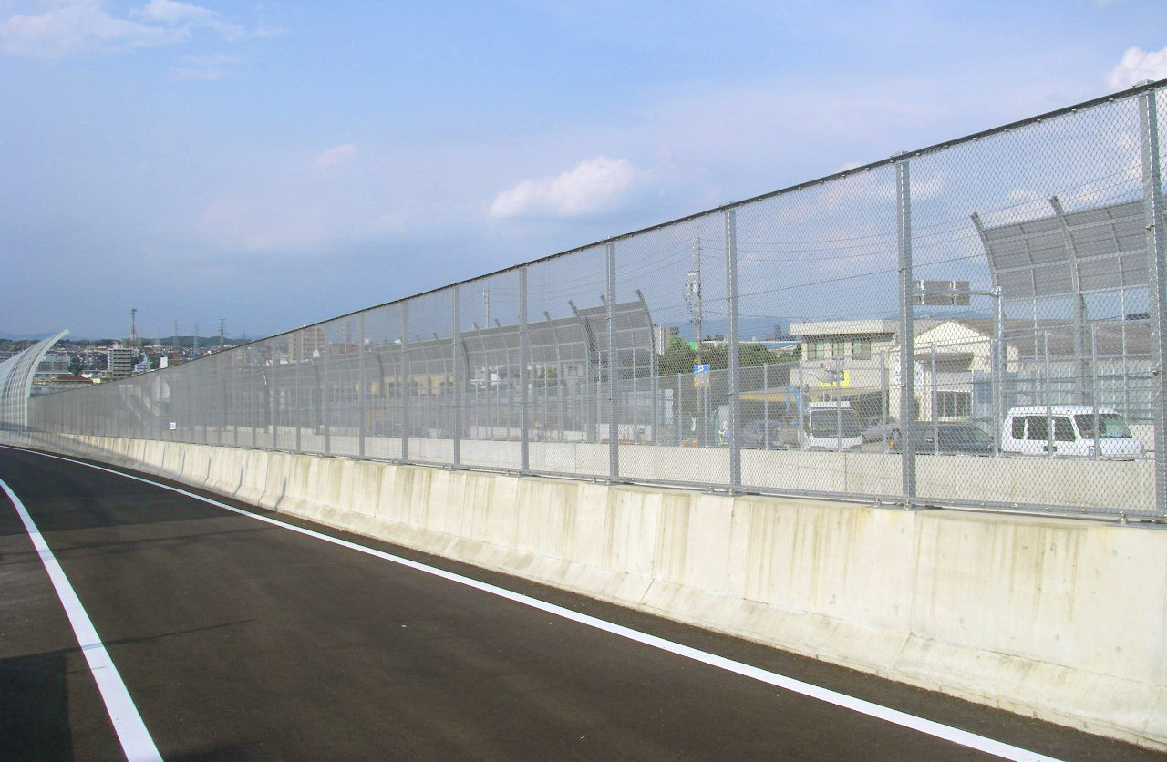 施工実績写真：投物防止柵(名古屋第二環状自動車道　平針地内)