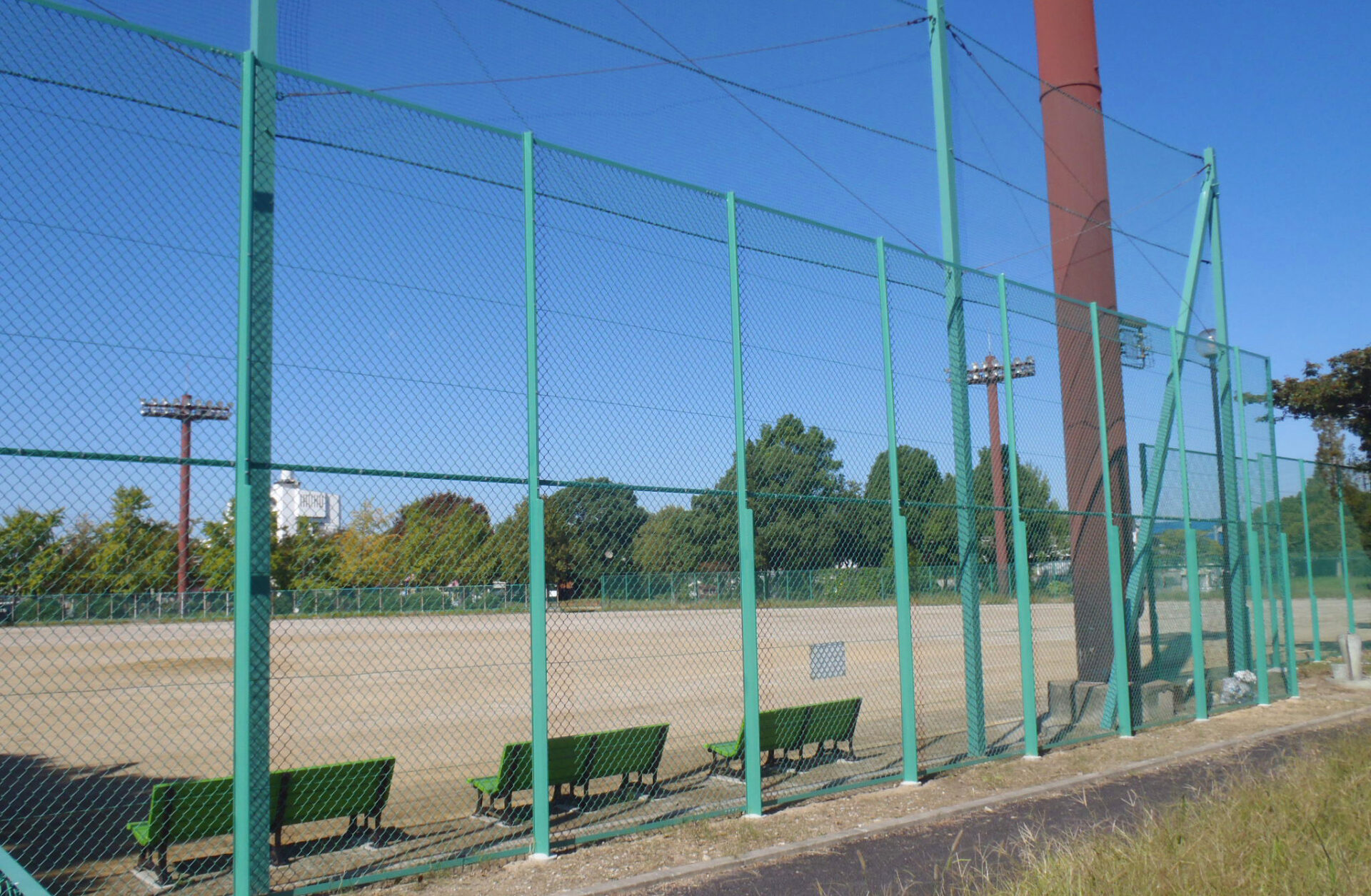 施工実績写真：公園内野球場外周フェンス(名古屋市洗堰公園)