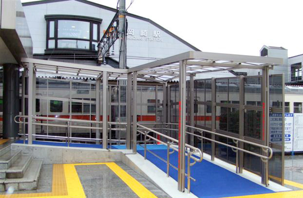 施工実績写真：シェルター(JR岡崎駅)