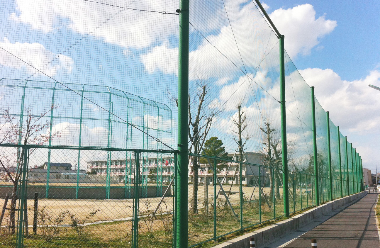 施工実績写真：防球ネット(岡崎市福岡小学校)