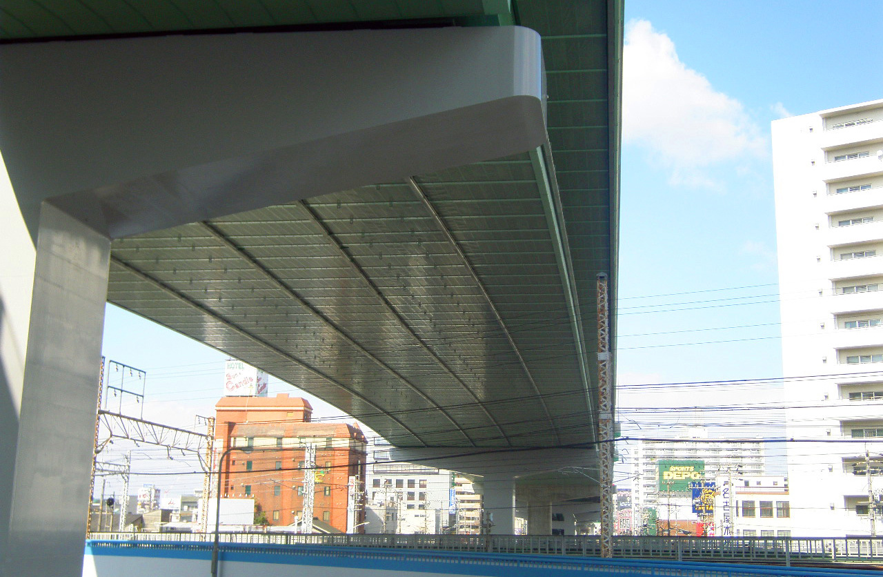 施工実績写真：裏面吸音板(名古屋高速道路　4号東海線　尾頭橋地内)