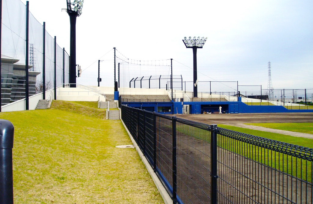 施工実績写真：グラウンド　フェンス（豊田市運動公園）
