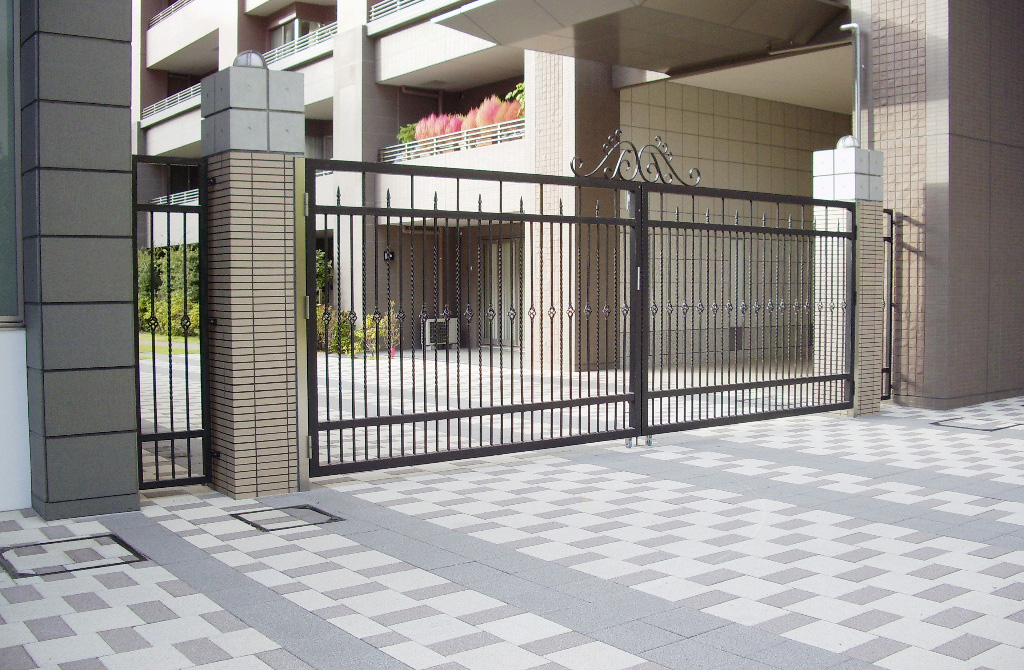 施工実績写真：マンション大型門扉(名古屋市)